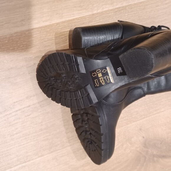 Leather boots by Catherine Malandrino - Picture 6 of 6